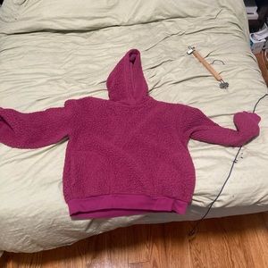 Universal thread fluffy mid crop sweater